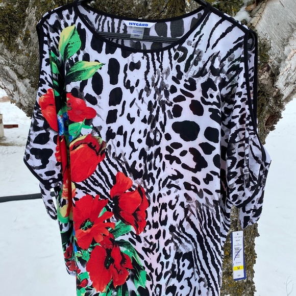 Woman's Top - Picture 1 of 4